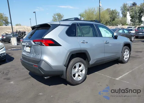 2021 Toyota Rav4 Xle z USA, uszkodzony, nr VIN 2T3W1RFV1MC090258
